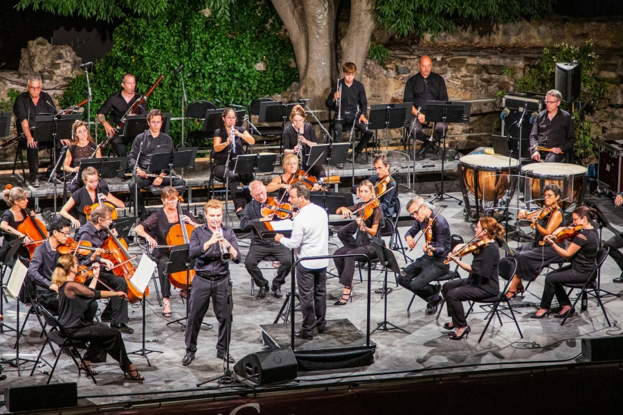 orchestre-national-de-cannes-les-soirees-musicales-de-grimaud_6318938_1